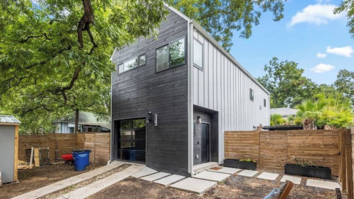 Holly House | Walkable! Huge Modern House - 9 real beds