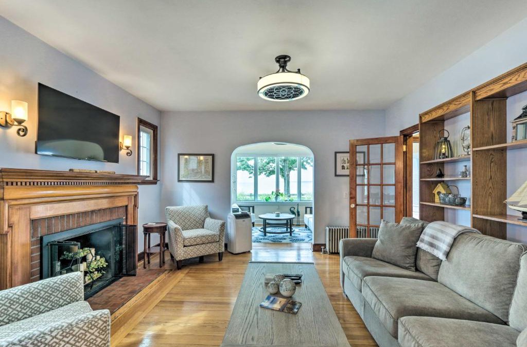 East Shore House | Walkable New Haven Retreat with Ocean Views!
