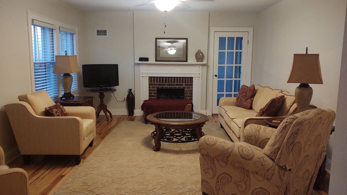 North Charleston House | Walkable Park Circle Home! Central location to everything Charleston.
