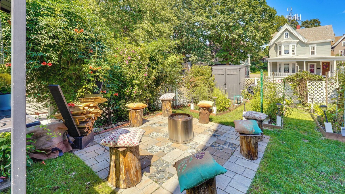 Poughkeepsie Apartment | Walkable Poughkeepsie Apartment w/Shared Yard!