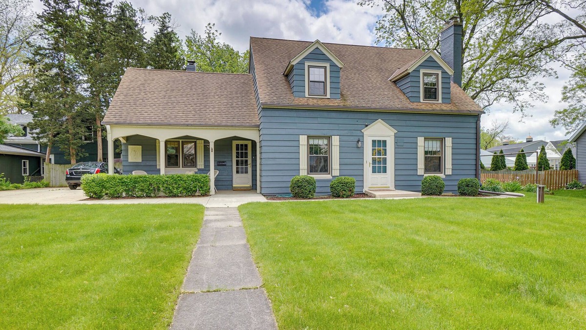 Mequon House | Walkable Thiensville Retreat Near Hiking!