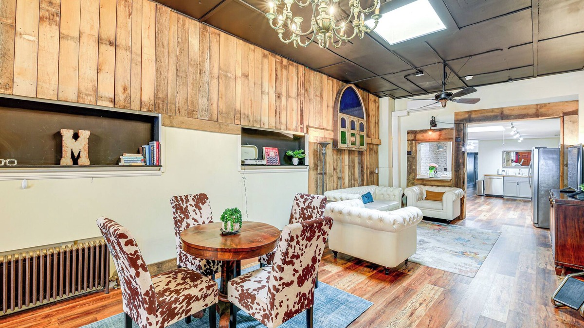 Wytheville House | Walkable Townhome: 'M on Main' in Wytheville