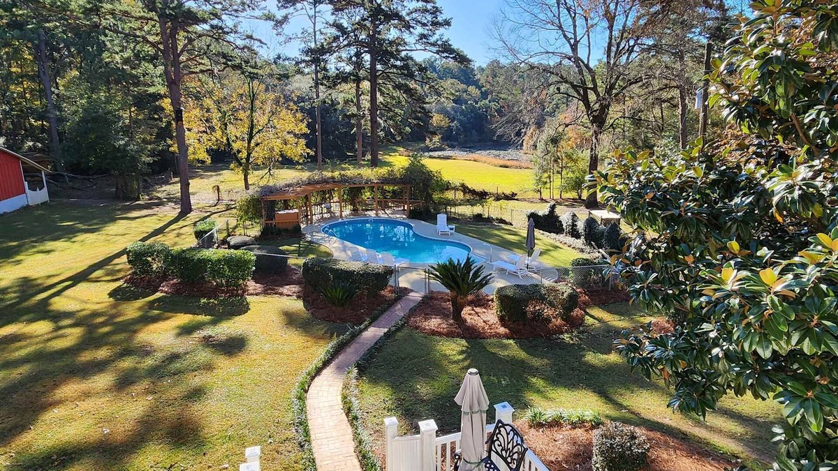 Tallahassee House | Walkabout on 9 Parklike Acres | Reunions and Gatherings | Weddings