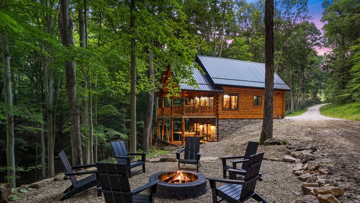 Logan Cabin | Walker's Retreat | Hocking Hills