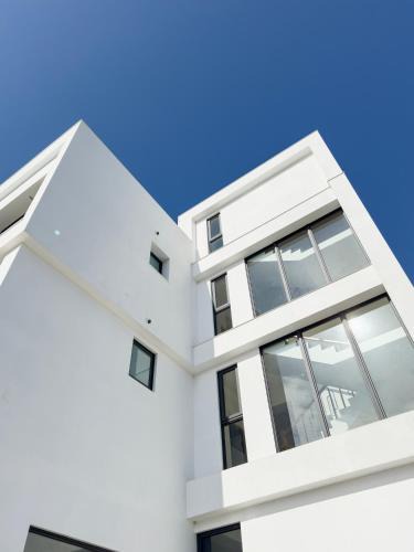Dongshan Villa | Walking along the field