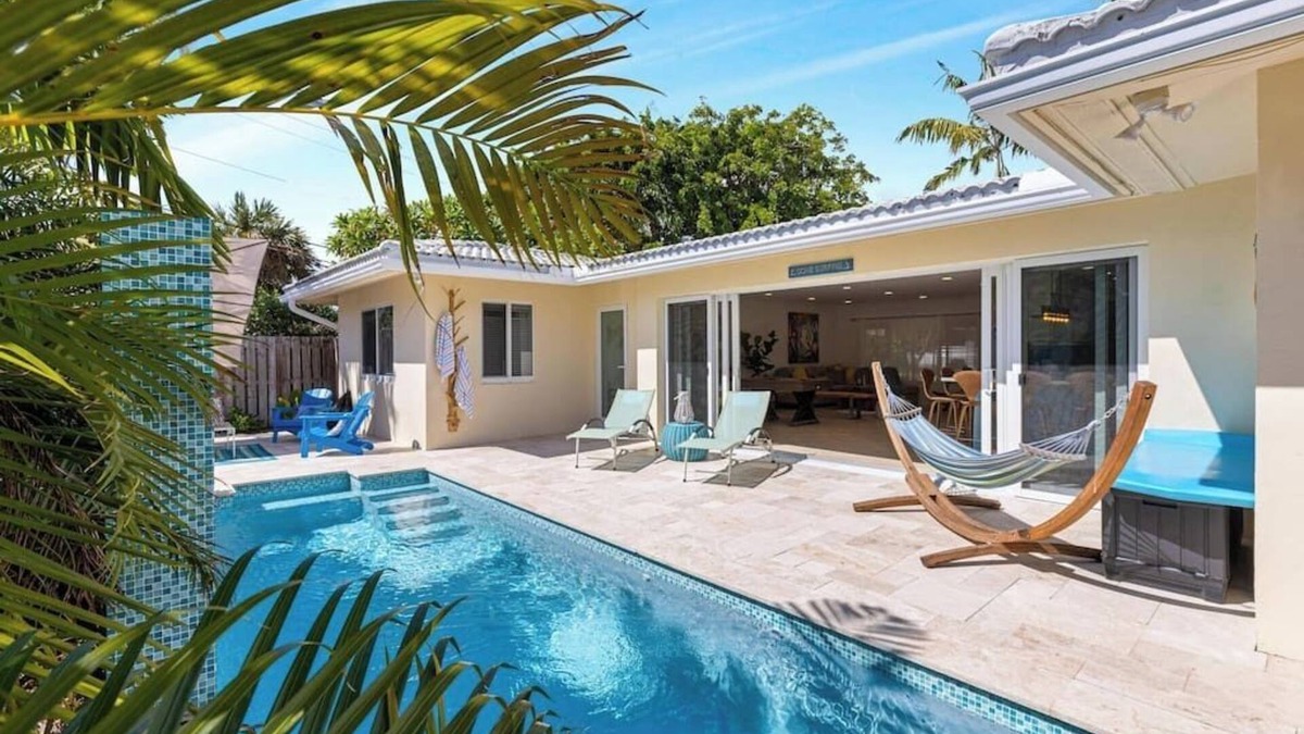 East Fort Lauderdale House | Walking distance to the beach 3Br house with pool