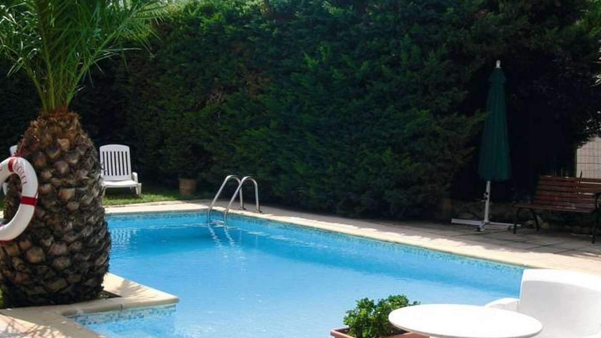 Sud Hotel | Walking Distance to Downtown Aix-en-Provence! Pet-friendly, Self Parking & Pool!