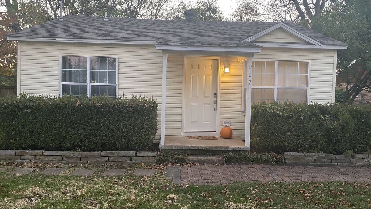 Fayetteville House | Walking distance to Baum Stadium & Razorback Greenway access across the street!