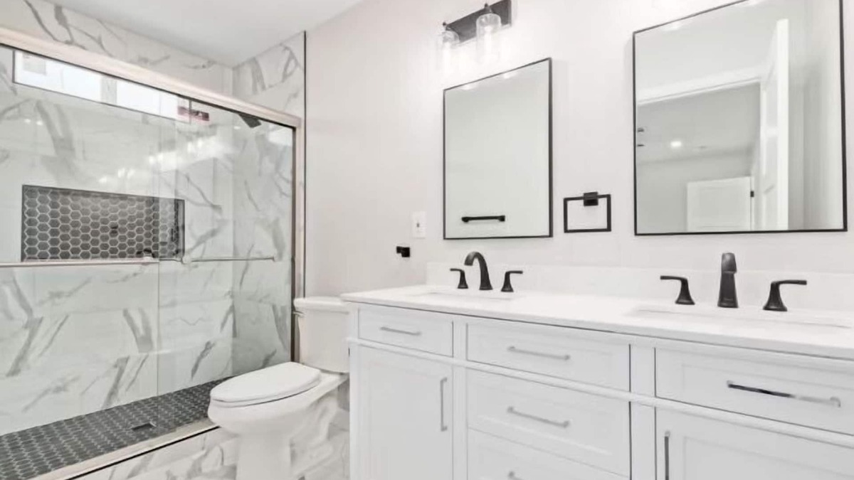 Maryvale House | Walking distance to a family recreation park 5 minutes to shopping centers