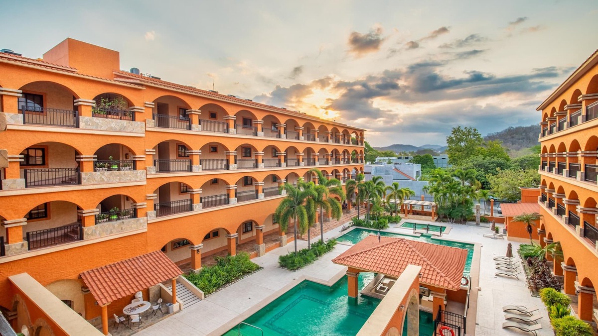 P Chahue Condo | Walking distance to amenities and beach