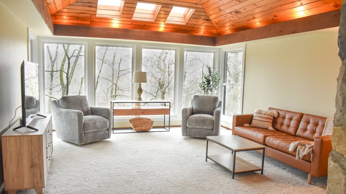 Dublin House | Walking distance to Bridge Park and Old Dublin! Private home on the Scioto River