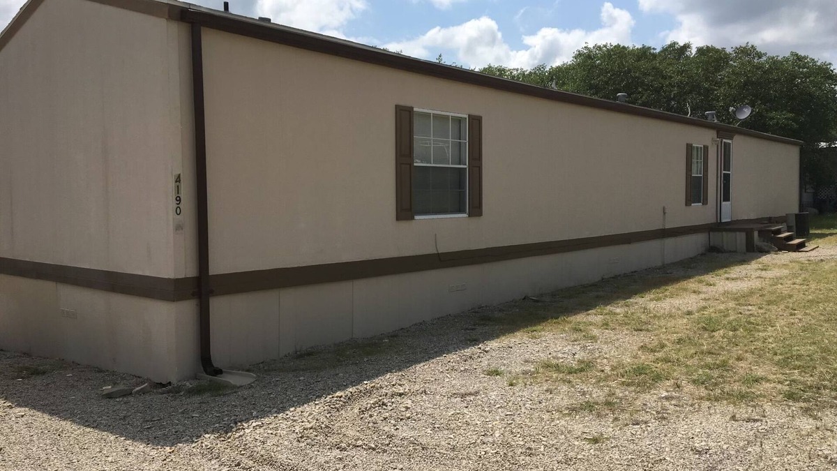 May House | Walking distance to Lake Brownwood! Wildlife come right up to the deck!