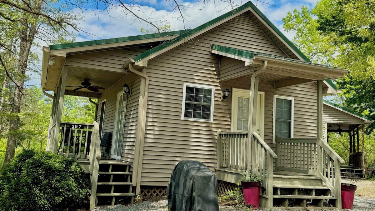 Marion Cottage | Walking Distance to Lake James: Private Resort Amenities