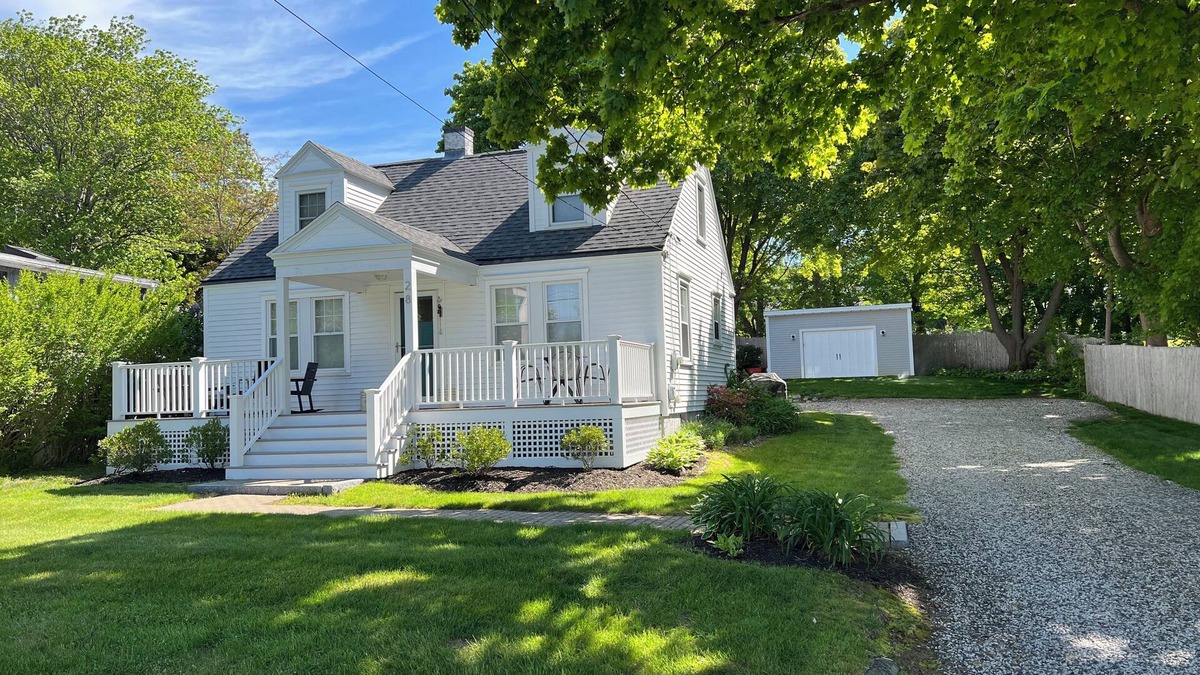 York Harbor House | Walking distance to Marina, Harbor Beach and York Village!