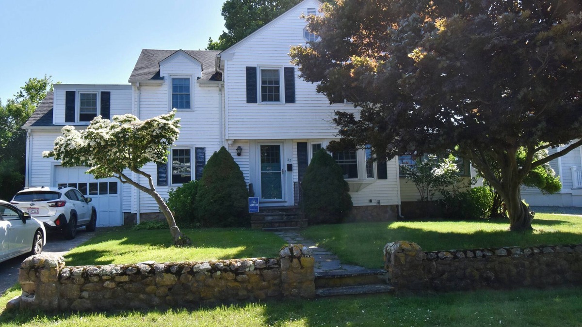 Misquamicut House | Walking Distance to Misquamicut Beaches!