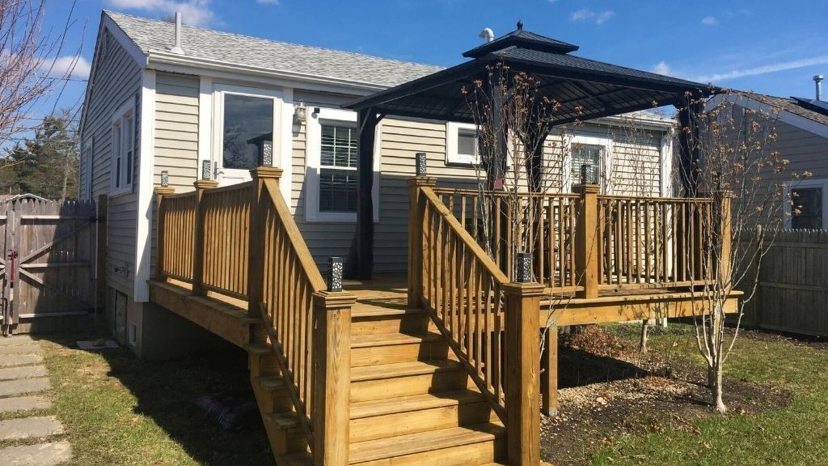 Wareham Center Cottage | Walking distance to Private Beach! Charming Cottage North of Cape Cod.