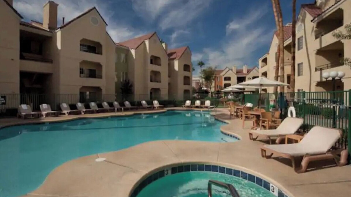 Las Vegas Apartment | Walking distance to the Strip + kitchen and Hot Tub/1BD + 1BA
