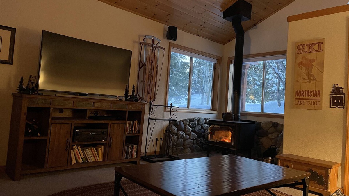 Truckee House | Walking Distance to TD Ski Hill