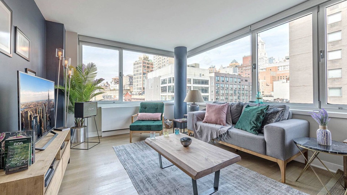 Ukrainian Village Apartment | Walking distance to Union Square, 10 minute walk to NYU, Doorman, Gym, Roofdeck
