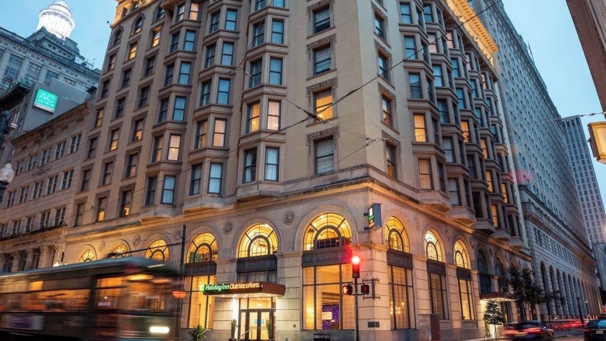 Central Business District Resort | Walking distance to Superbowl! 1-BR resort w/pool & fitness room, downtown N.O