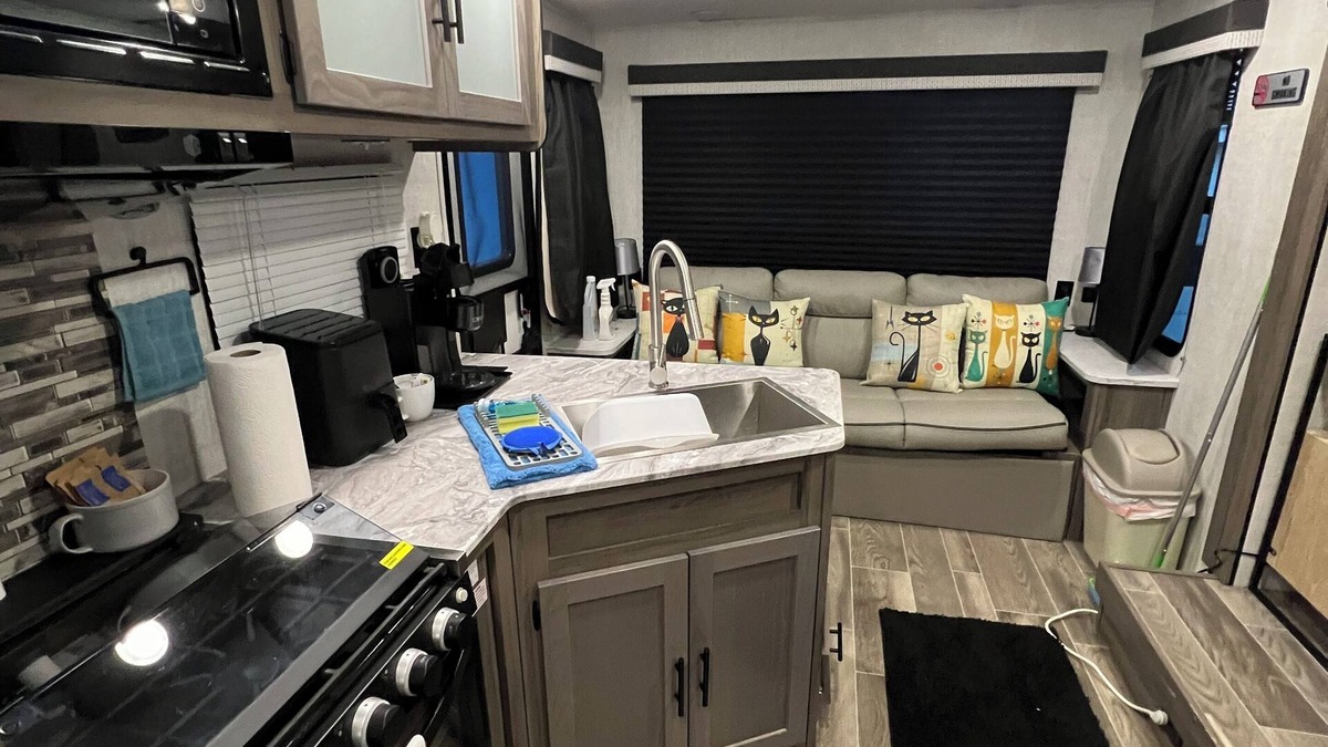 Winchester House | Walking Distance to Restaurants and Shops. Easy access to I-81 Exit 313