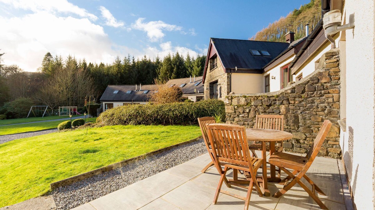 Slate Islands Cottage | Walled Garden Mews 3 - a mews cottage that sleeps 6 guests in 2 bedrooms