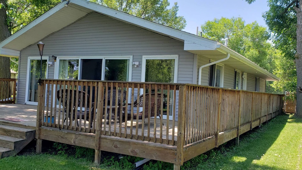 Linwood House | Walleye Capitol of Michigan on Canal Front House with view of the Saginaw Bay