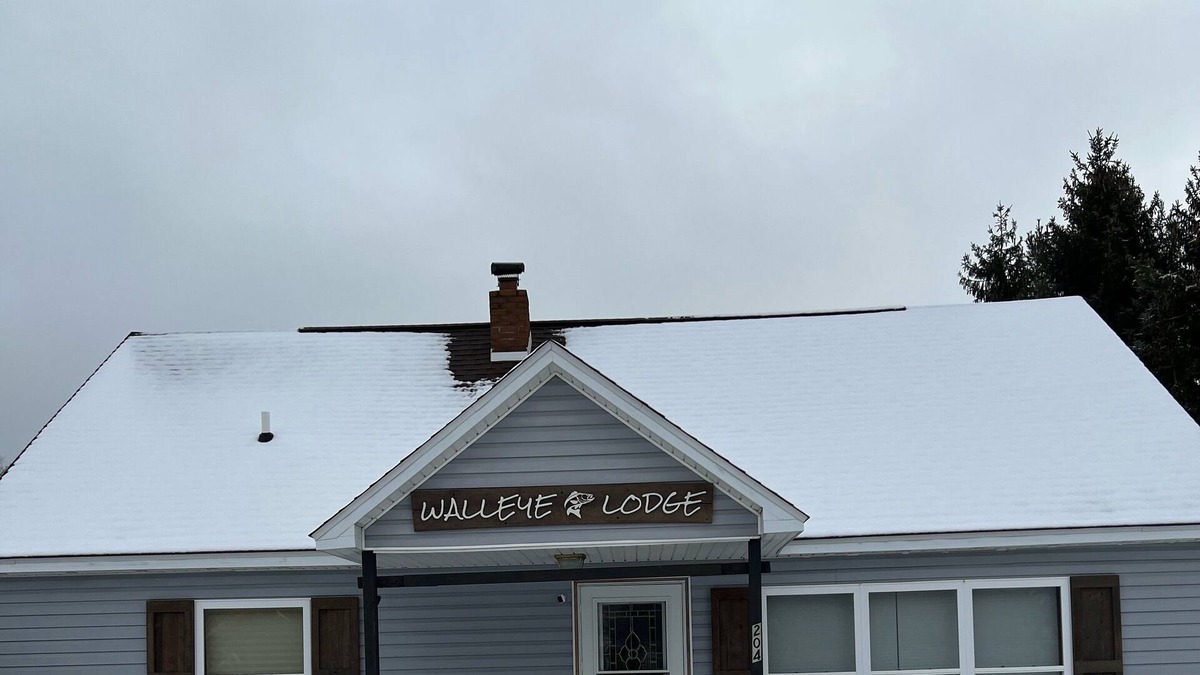 Linwood House | Walleye Lodge- 1/2 Mile from end of Linwood rd