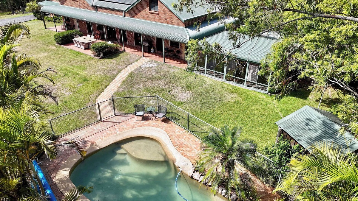 Coomba Bay House | Wallis Lake View Farm near Boomerang Beach. Extra night discounts!