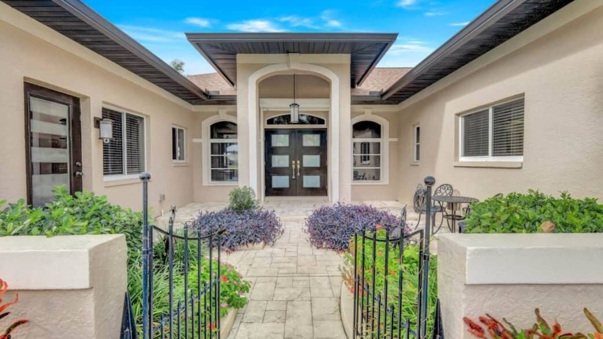 Cape Coral House | Wally's Fairway To Haven: Discover Your Paradise: Rental with Lake View, Pool, and Golf Access!