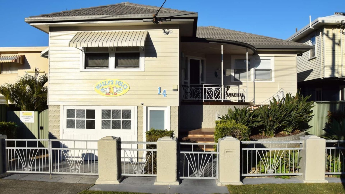 South West Rocks House | Wally's Folly - walk to the beach