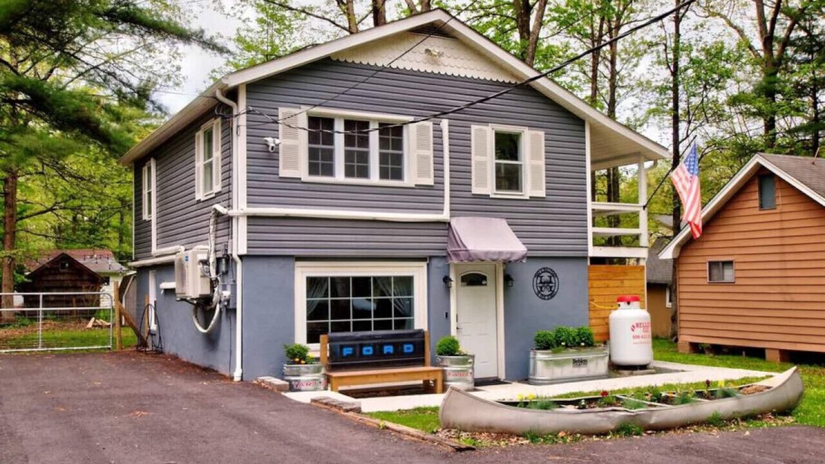 White Mills House | Wally's House |Kayaks|Firepit|Central|Game Shed!