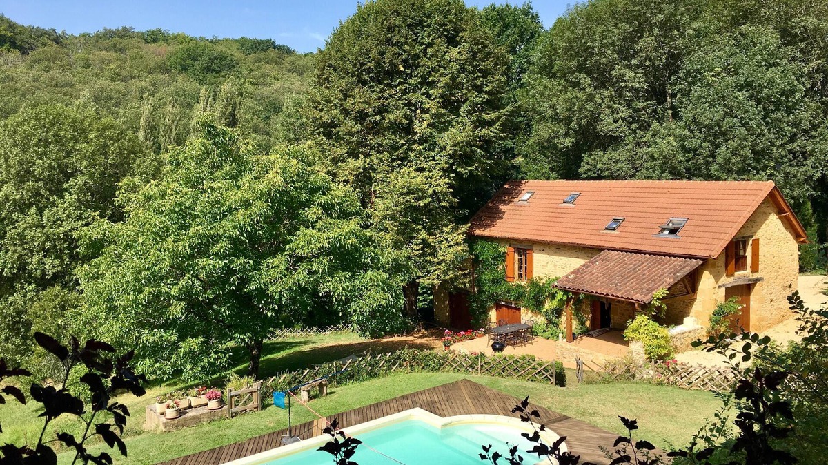 Saint-Pompont House | Walnut Cottage - A delightful stone cottage, with huge garden, and private pool