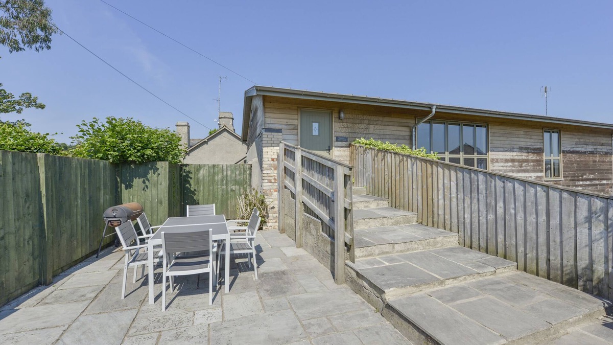 Teigngrace Cottage | WALNUT COTTAGE, pet friendly, country holiday cottage in Newton Abbot