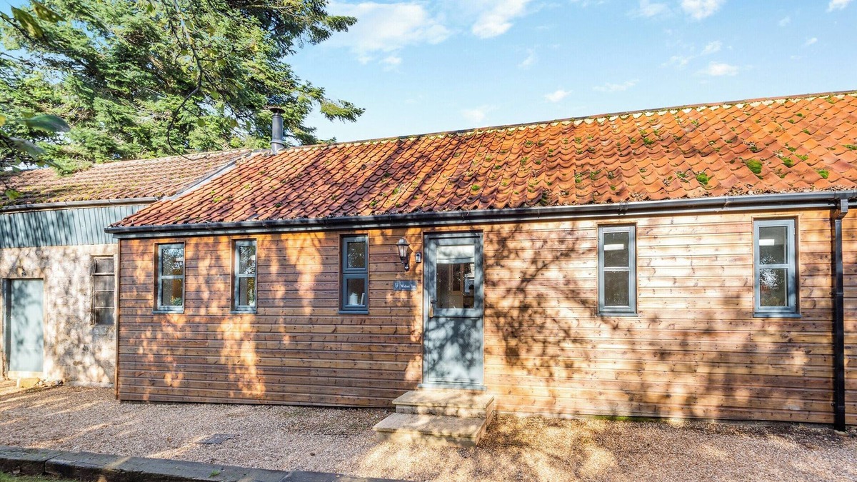 Pentney Cottage | Walnut Cottage - UKC6632