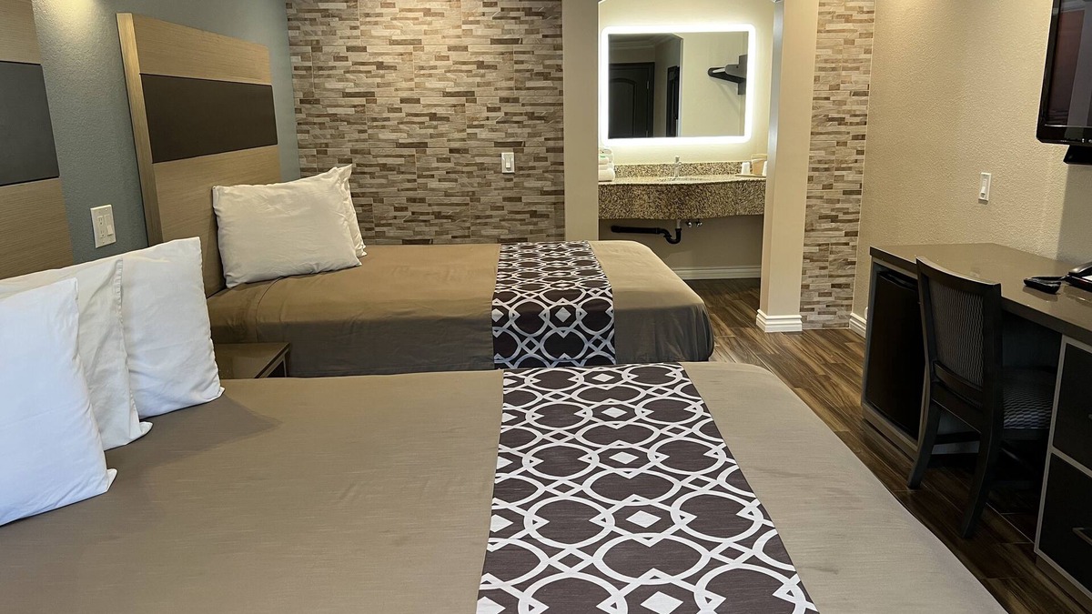 Walnut Valley Hotel | Walnut Inn & Suites West Covina