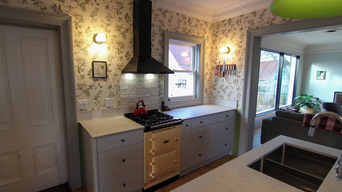 Consecon House | Walnut Manor: 3-bedroom house in fantastic Prince Edward with WiFi, AC