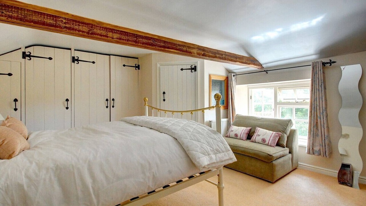 Barton Mills House | Walnut Tree Cottage - Three Bedroom House, Sleeps 6