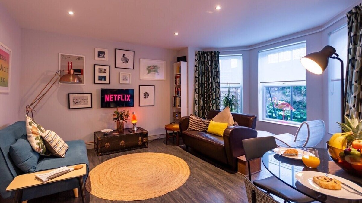 Cliftonville Apartment | Walpole Bay 2 bed Stunning Garden Apartment By ADLIV