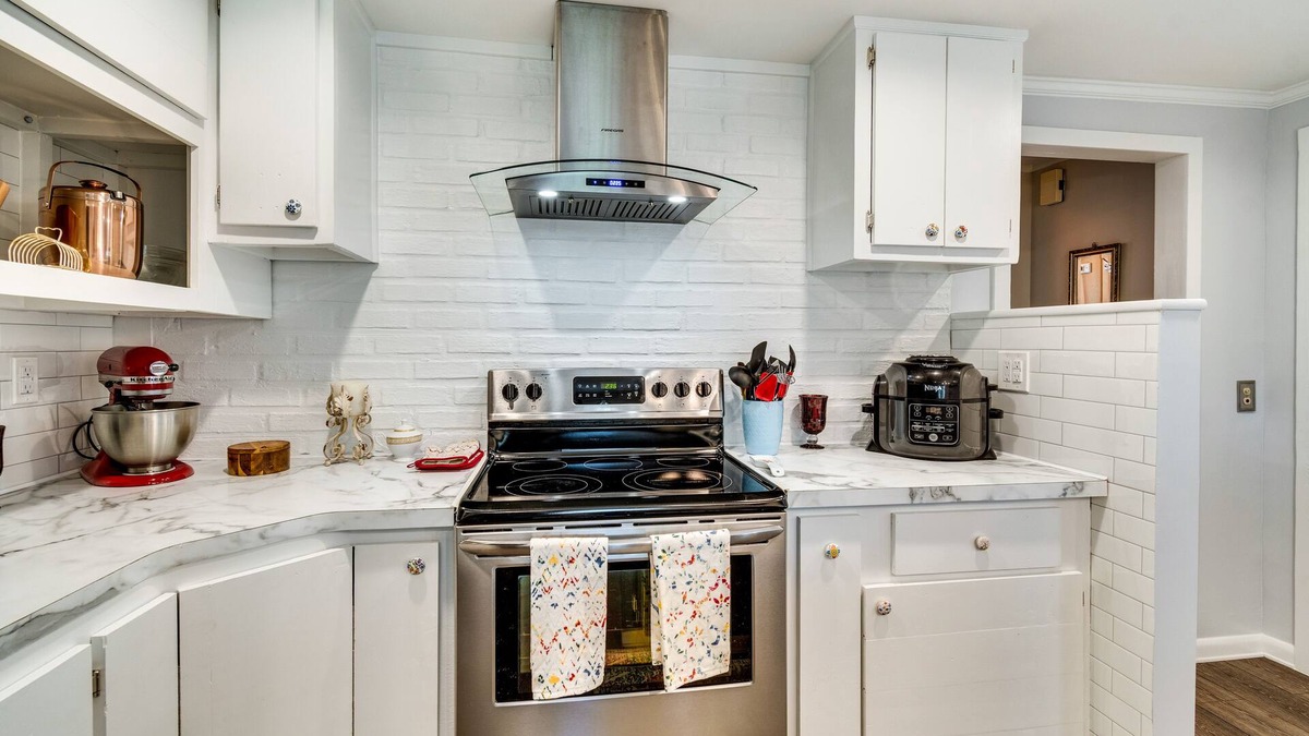 Walworth House | Walworth Home w/Hot Tub - Near Golf Courses!