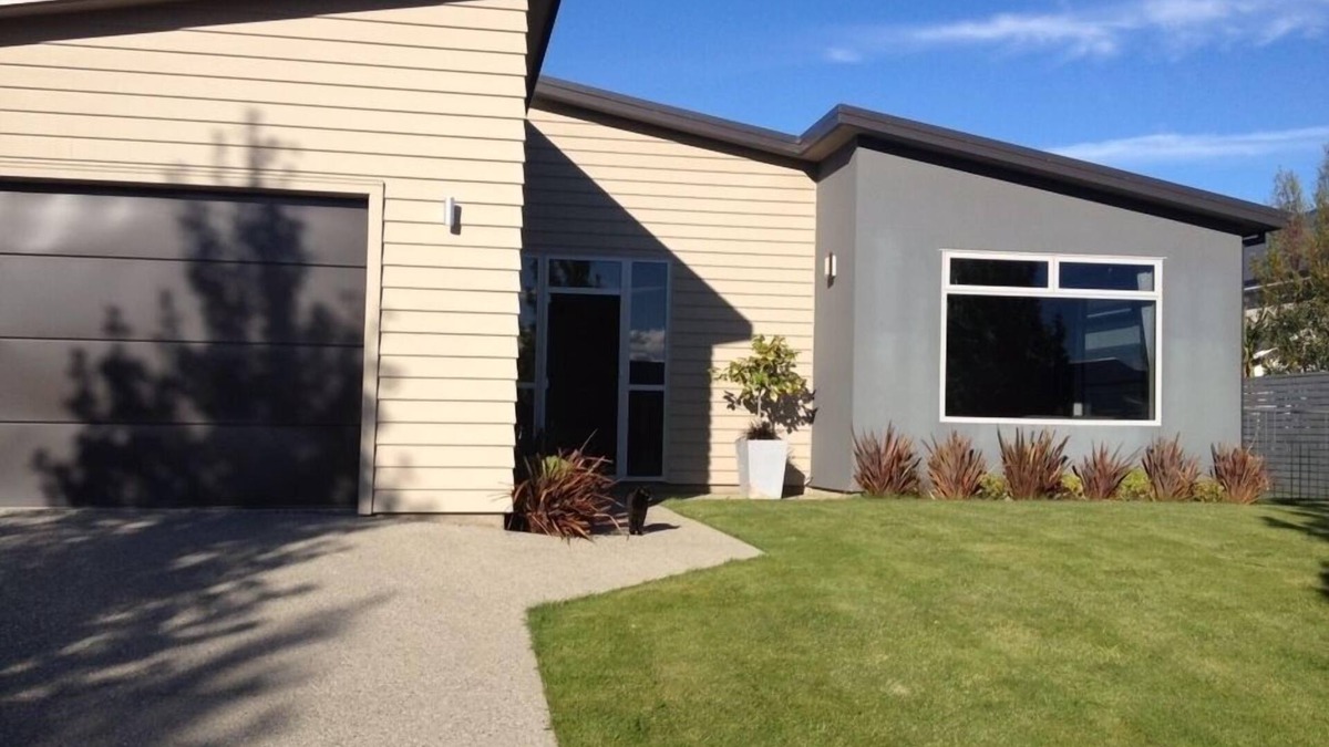 Albert Town House | Wanaka - Albert Town near River, Tracks, Pub