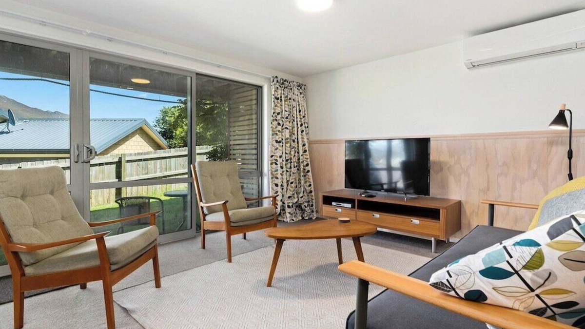 Wanaka Apartment | Wanaka 'Mount Iron Studio' with private terrace