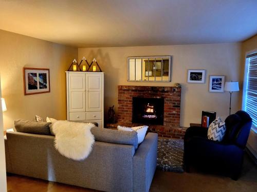 Warm Springs House | Wanderers Way 106
