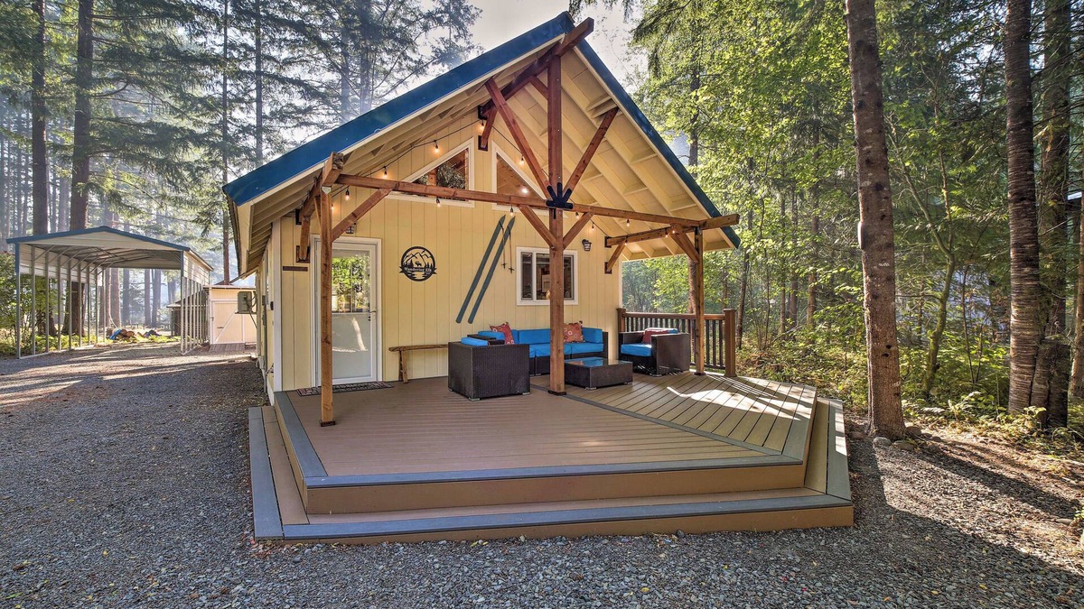 Packwood Cabin | 'Wandering Elk' Cabin Retreat w/Golf Access!