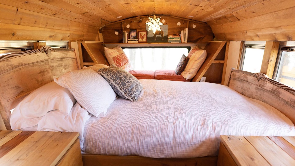 Irene Cabin | Wanderlust Skoolie with AC near Corsicana, TX