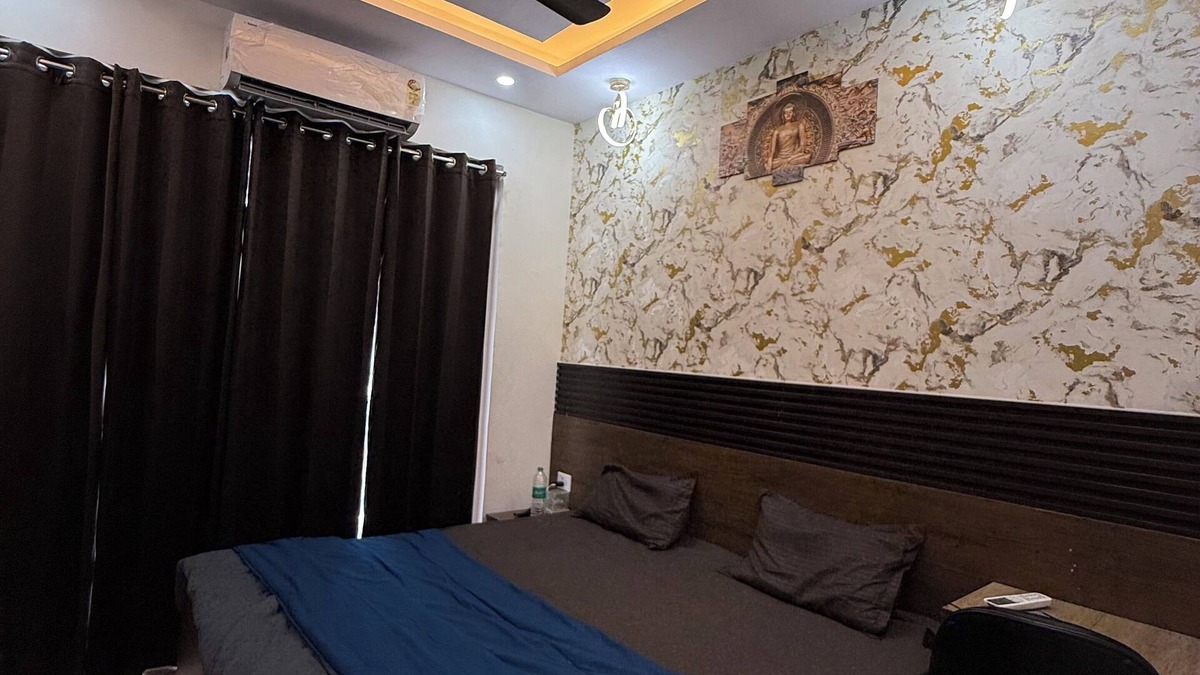 Greater Noida Apartment | WanderNest stay