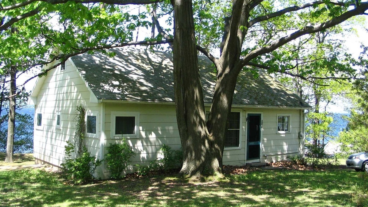 Lodi Cottage | Want a quiet lakeside getaway? Our 50s-era cottage is perfect for you.