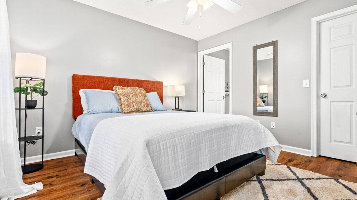 Auburn Condo | War Eagle South-1.5 to Stadium, pool and shops