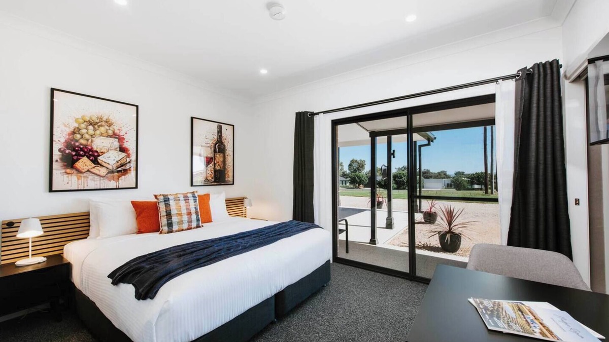 Central Mudgee House | Waratah Suite Experience Cosy Country Charm