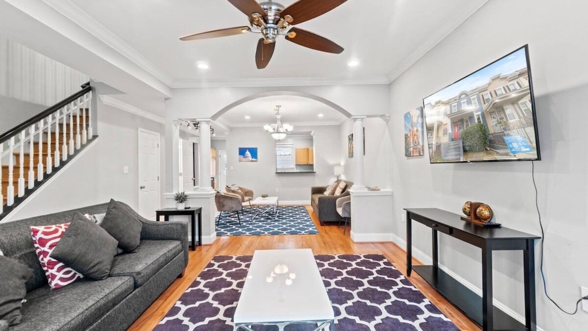Park View House | Warder Upper · Spacious DC Rowhouse w/Parking+Metro!